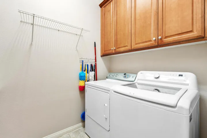 15_11928102_184206_184206-EI-115