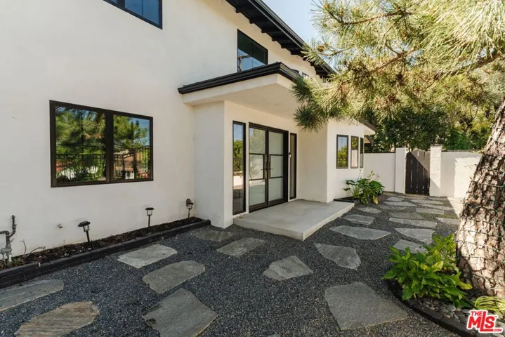 23278 Aetna Street, Woodland Hills, California 91367