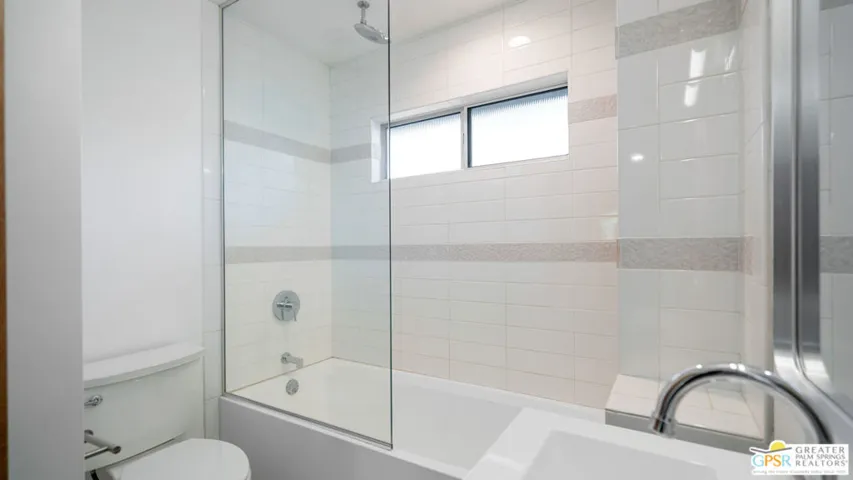 Guest Bathroom - Unit 201 - Qu