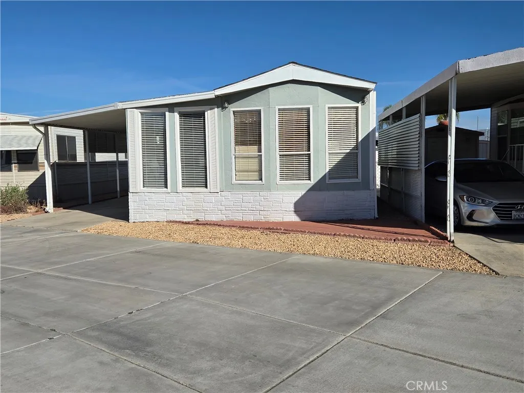 1295 S Cawston 42