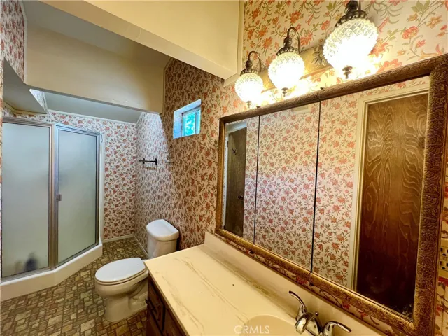 Jack-n-Jill Bathroom Upstairs