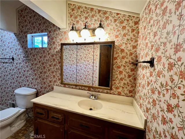Jack-n-Jill Bathroom Upstairs