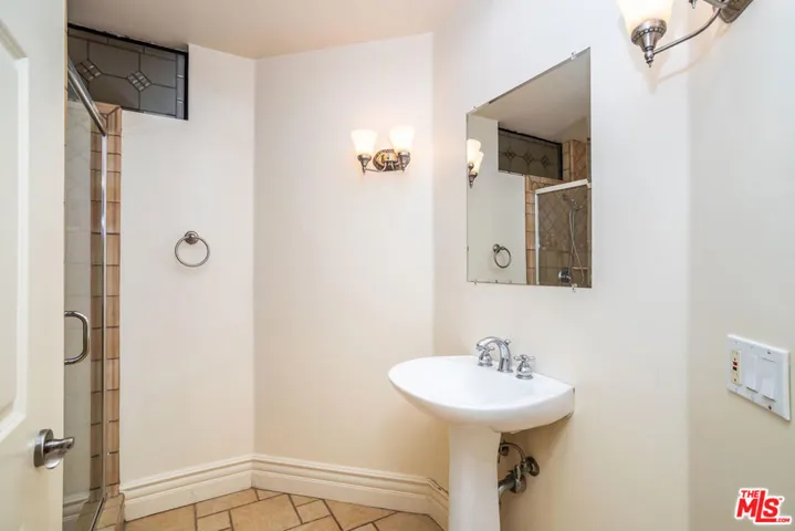 10364 Almayo Avenue 103, Los Angeles, California 90064