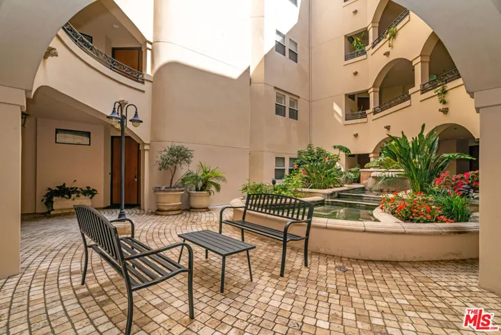 10364 Almayo Avenue 103, Los Angeles, California 90064