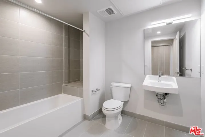 3726 Kelton Avenue 102, Los Angeles, California 90034