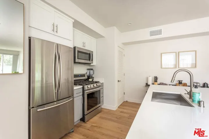 3726 Kelton Avenue 102, Los Angeles, California 90034