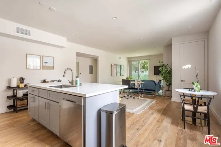 3726 Kelton Avenue 102, Los Angeles, California 90034