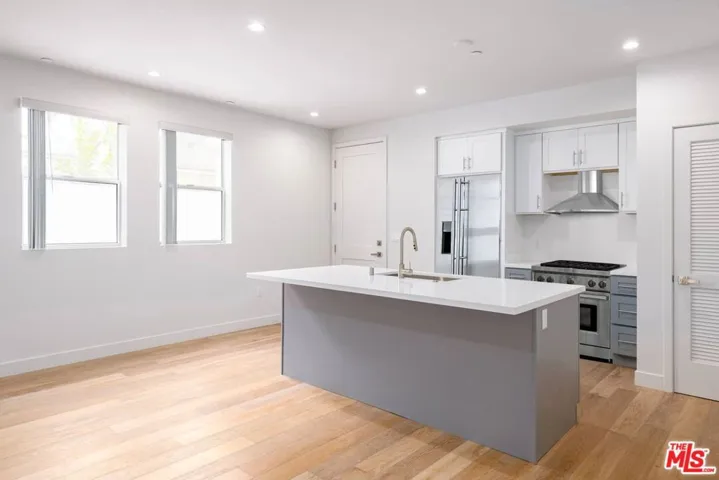 3726 Kelton Avenue 102, Los Angeles, California 90034