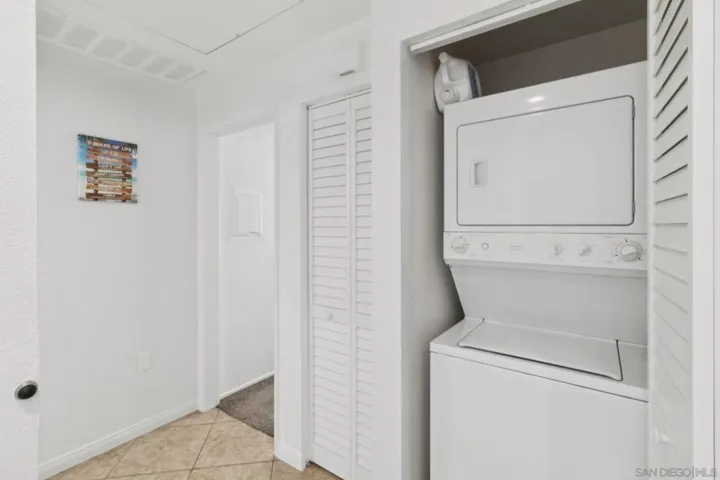 2220 Camino De La Reina 302, San Diego, California 92108