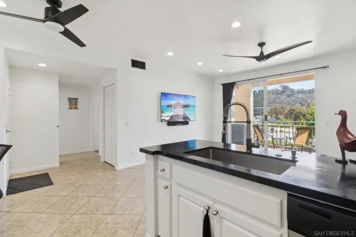 2220 Camino De La Reina 302, San Diego, California 92108