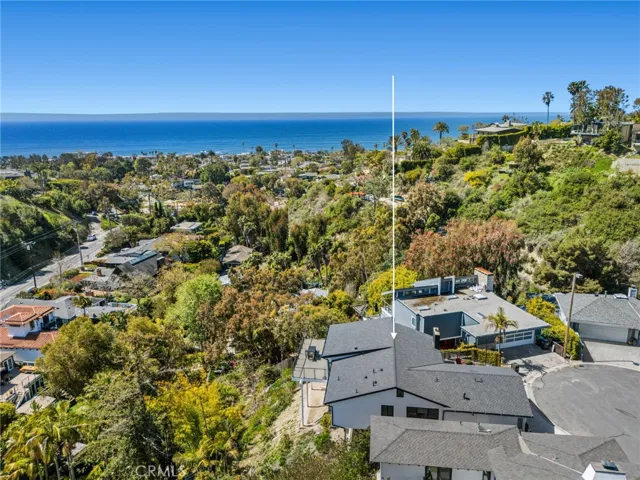 990 Meadowlark Drive, Laguna Beach, California 92651