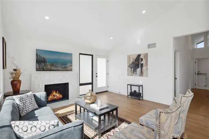 990 Meadowlark Drive, Laguna Beach, California 92651