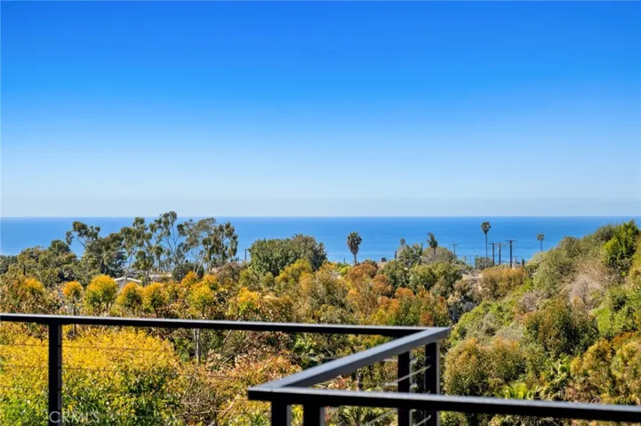 990 Meadowlark Drive, Laguna Beach, California 92651