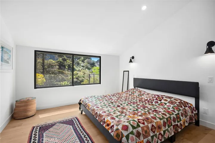 990 Meadowlark Drive, Laguna Beach, California 92651