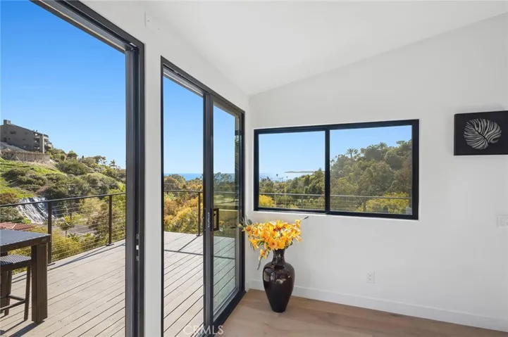 990 Meadowlark Drive, Laguna Beach, California 92651