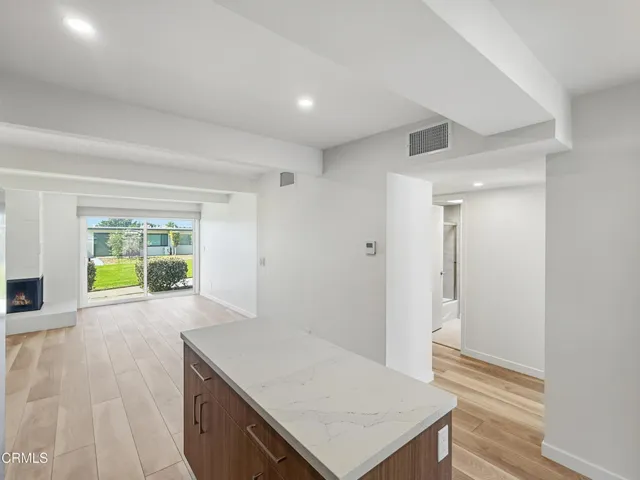 pic 15 (kitchen island view to living rm