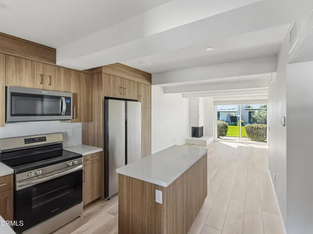 pic 4 (kitchen island view to living rm)