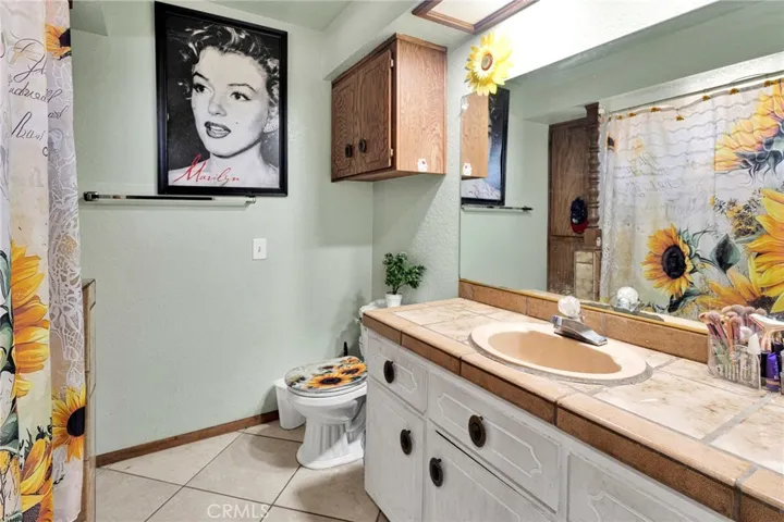 Back - 1 bedroom unit bathroom