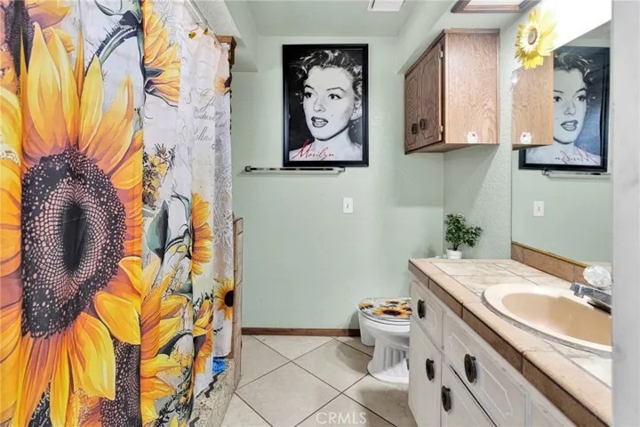 Back - 1 bedroom unit bathroom