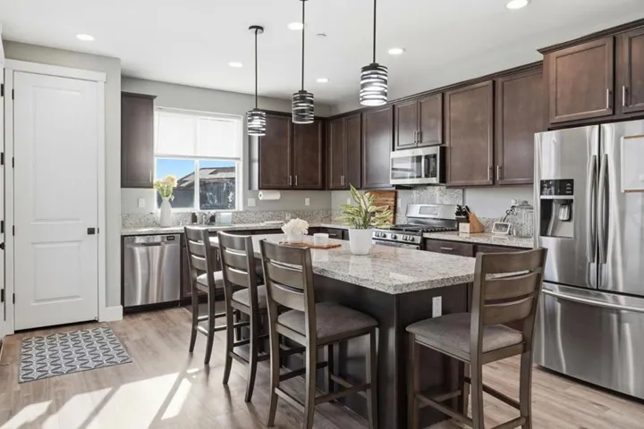 190 Tanoak Street, Hollister, California 95023