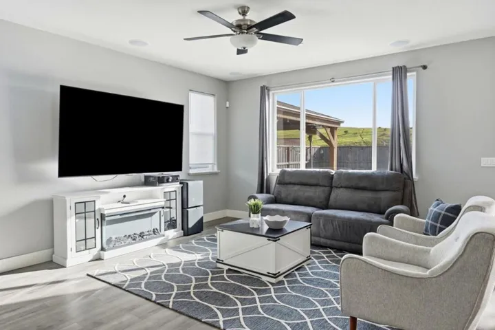 190 Tanoak Street, Hollister, California 95023