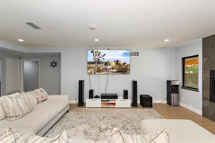 2105 Oxford Avenue, Claremont, California 91711