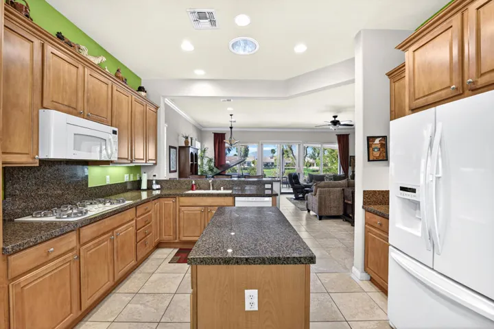 80448-avenida-santa-alicia-024