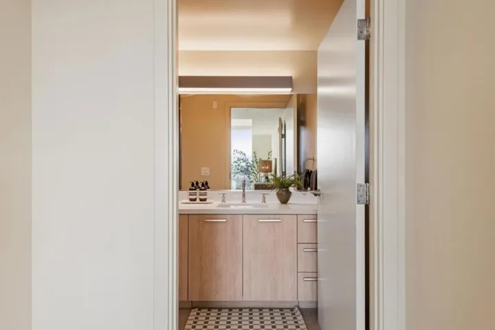 188 W Saint James Street 10804, San Jose, California 95110