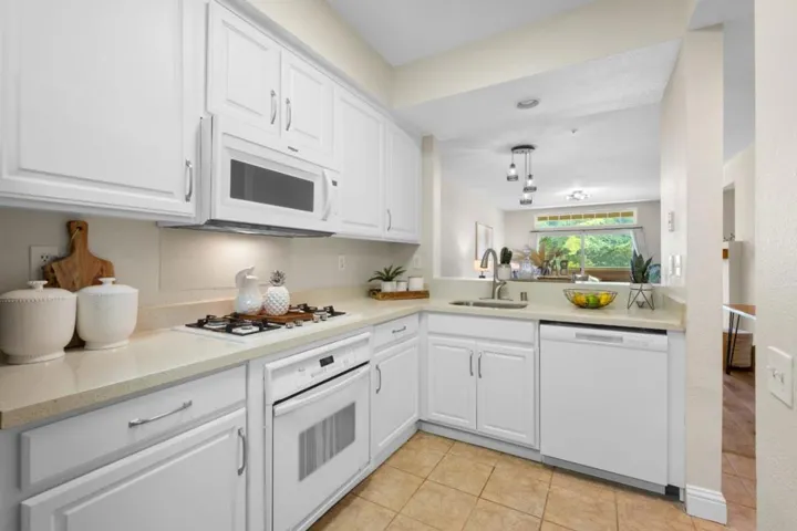 212 Crescent Court, Brisbane, California 94005
