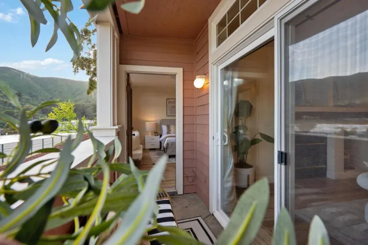 212 Crescent Court, Brisbane, California 94005