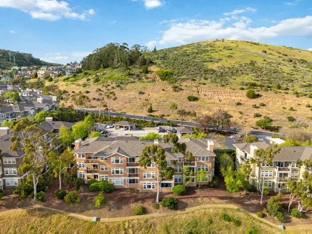 212 Crescent Court, Brisbane, California 94005