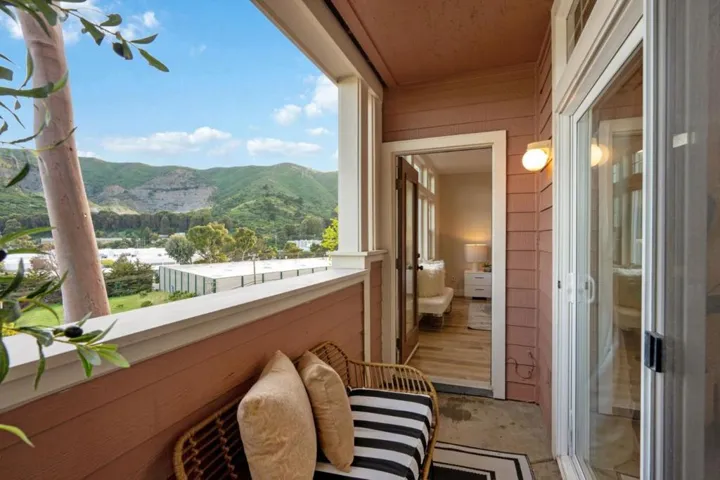 212 Crescent Court, Brisbane, California 94005