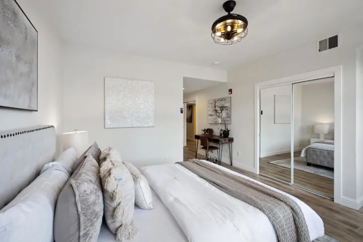 212 Crescent Court, Brisbane, California 94005