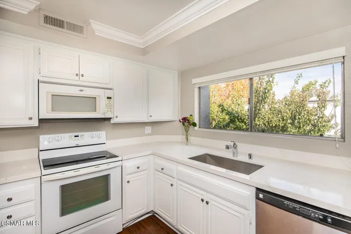 3709 Summershore Ln Westlake-large-016-0
