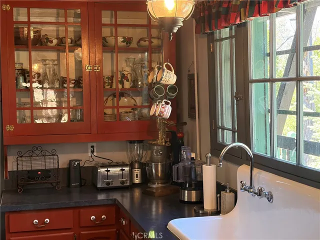 SINK, CABINET AND QUARTZ COUNTERTOPS