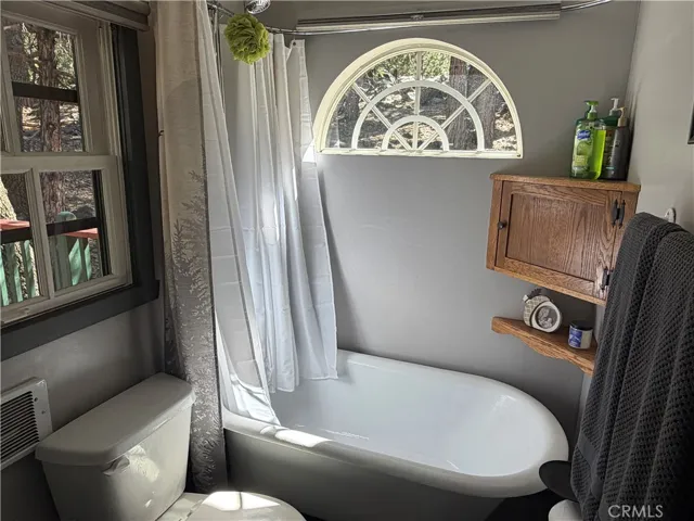     CLAW FOOT TUB