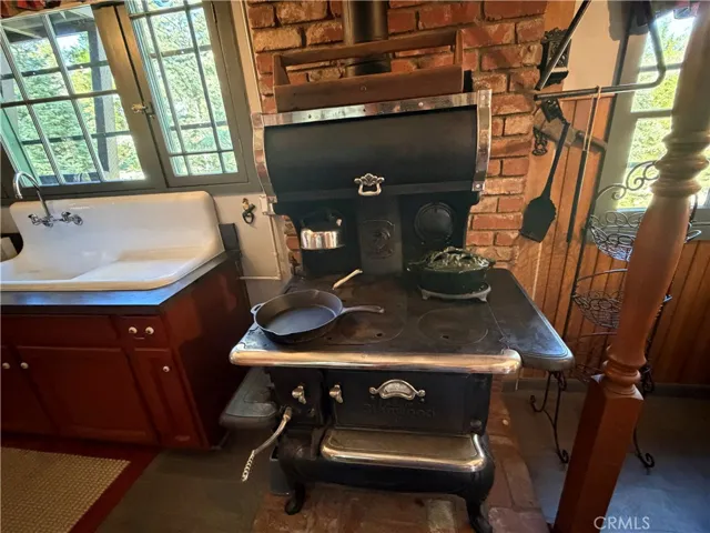      ANTIQUE​​‌​​​​‌​​‌‌​​‌​​​‌‌​​​‌​​‌‌​​‌‌​​‌‌​​​​ STOVE