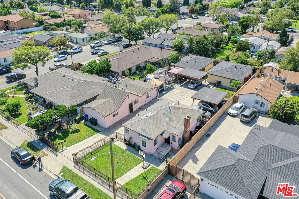 6631 El Selinda Ave
