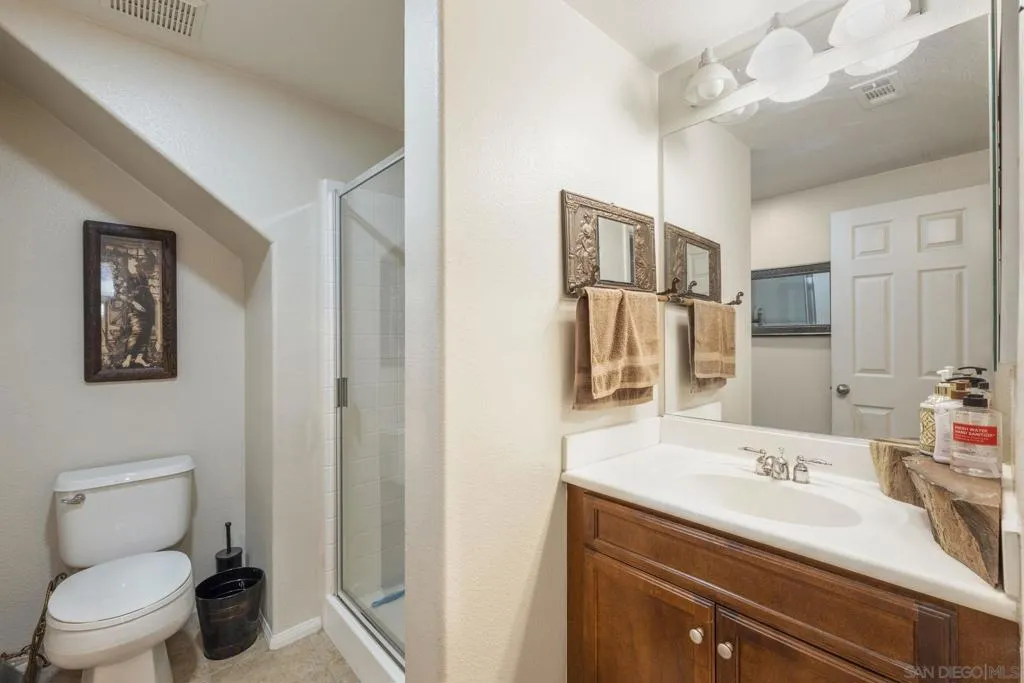 Downstairs 3/4 bath!