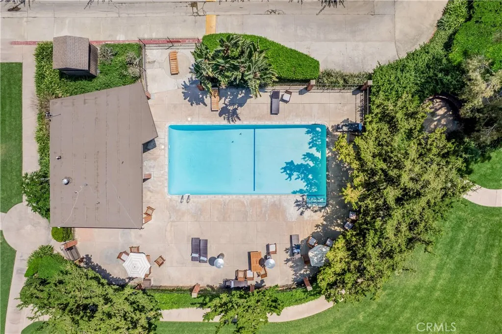 HOA pool