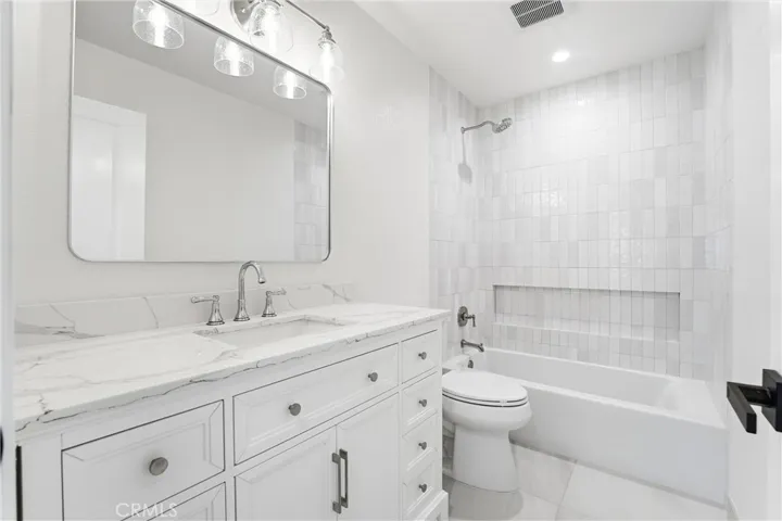 All new upstairs full bathroom