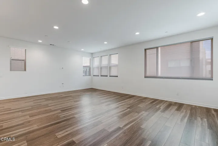 1085 Canal St Oxnard CA 93035-large-010-