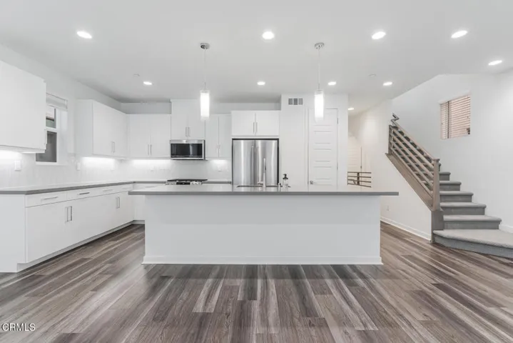 1085 Canal St Oxnard CA 93035-large-014-