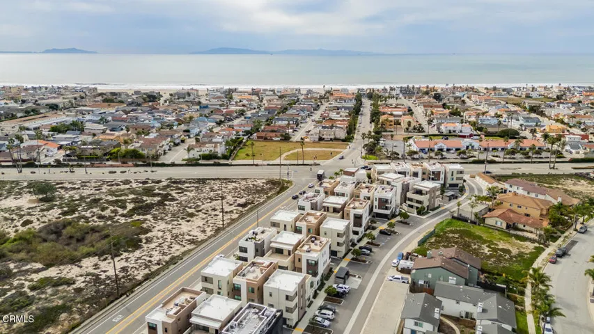 1085 Canal St Oxnard CA 93035-large-005-