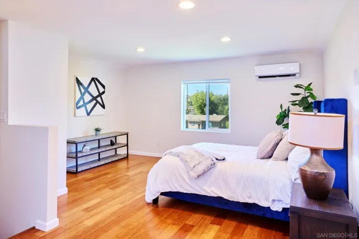 Guest/back house bedroom