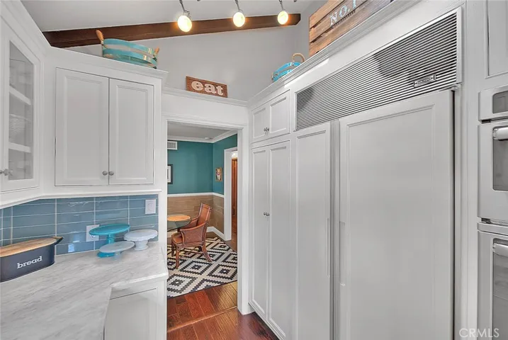 Built-in subzero frig