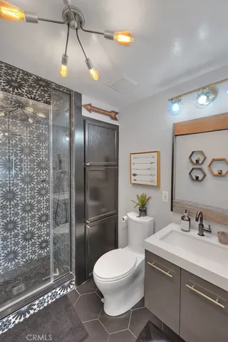 2nd guest bathroom