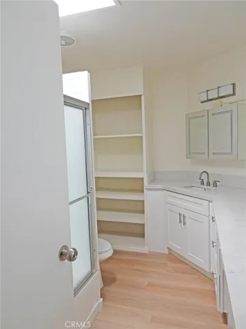 Main bedroom ensuite bathroom