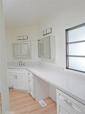Main bedroom ensuite bathroom