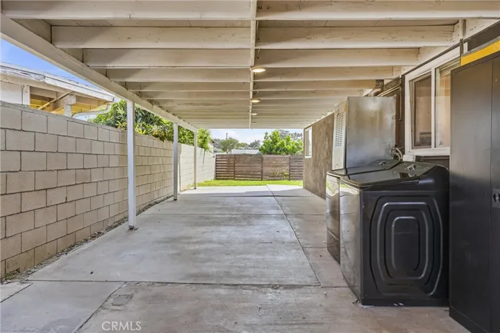 Carport w/Laundry Hookups